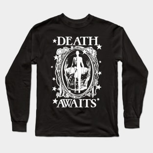 Death Awaits Spooky Goth Mirror Skeleton Halloween Black White Long Sleeve T-Shirt